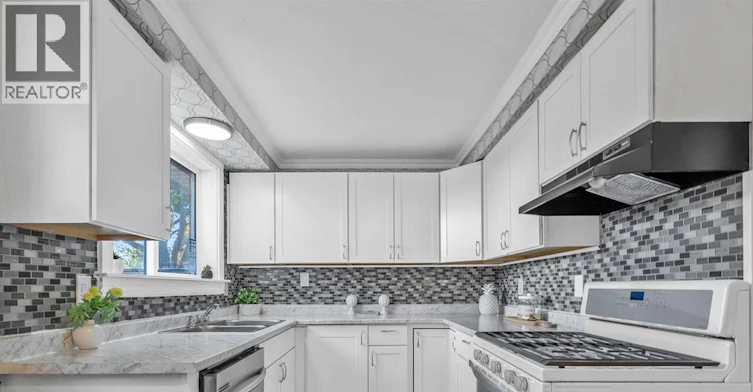 9832 Lynngrove Crescent, Windsor, ON, N8R 1B9 - 10