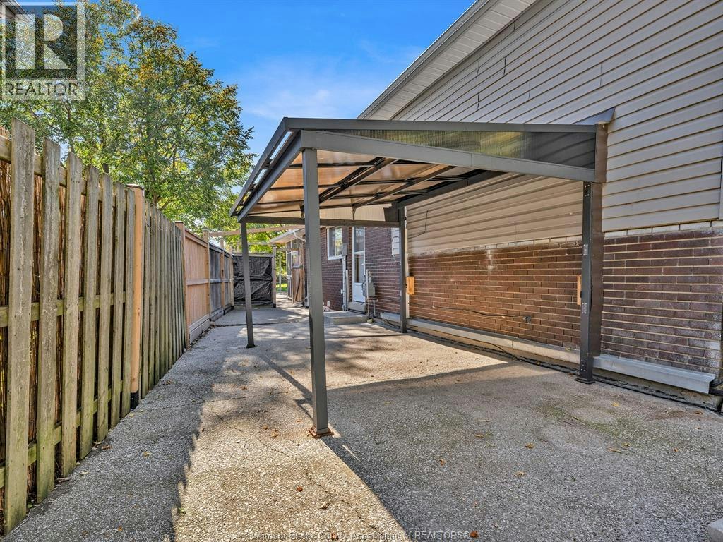 9832 Lynngrove Crescent, Windsor, ON, N8R 1B9 - 36