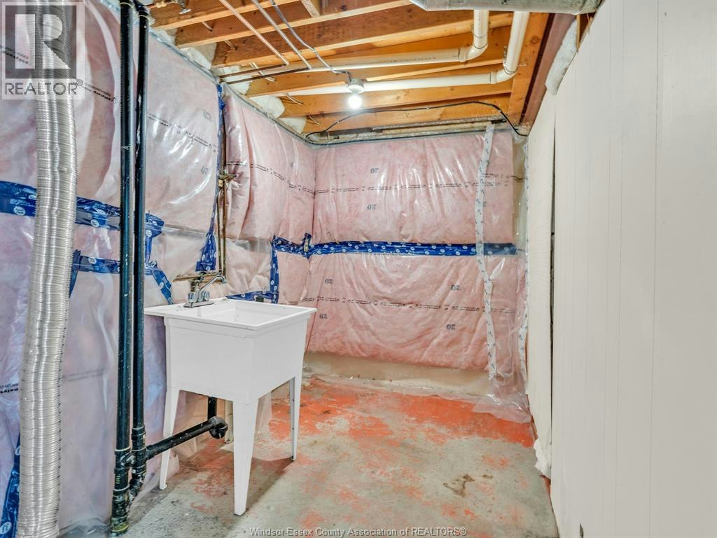 9832 Lynngrove Crescent, Windsor, ON, N8R 1B9 - 32