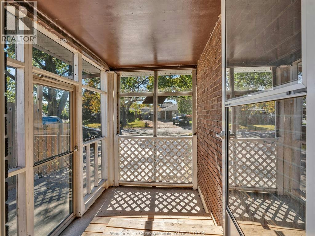 9832 Lynngrove Crescent, Windsor, ON, N8R 1B9 - 47