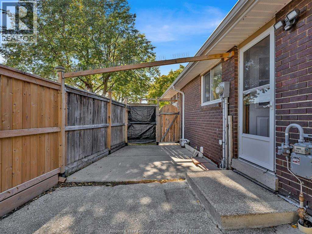 9832 Lynngrove Crescent, Windsor, ON, N8R 1B9 - 46