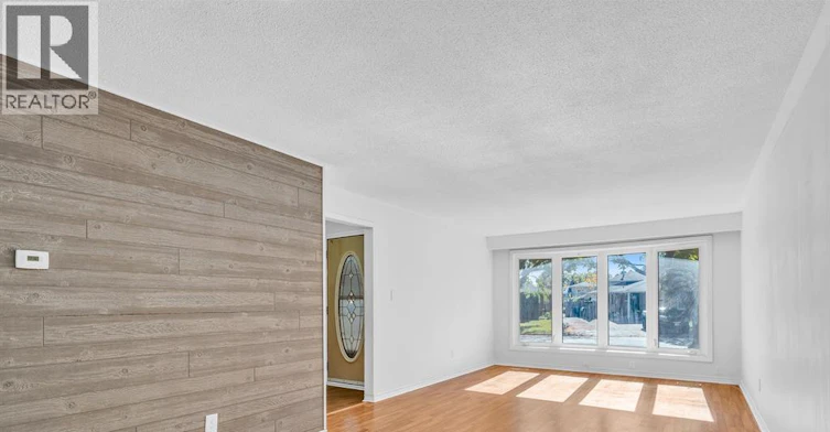 9832 Lynngrove Crescent, Windsor, ON, N8R 1B9 - 9