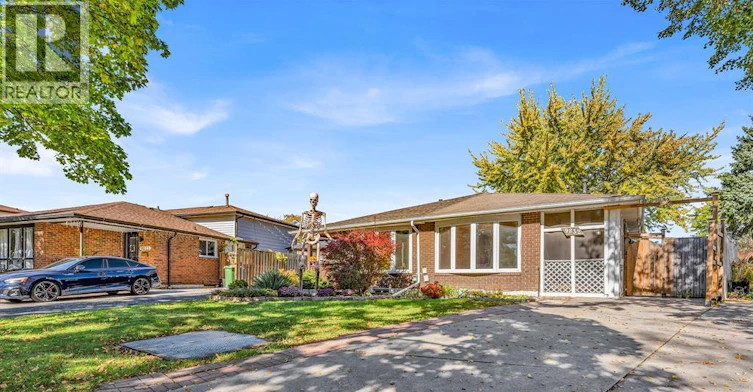 9832 Lynngrove Crescent, Windsor, ON, N8R 1B9 - 2