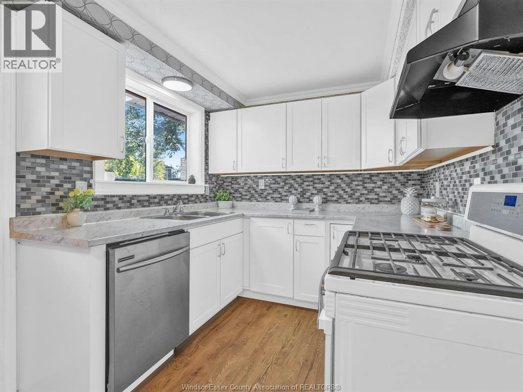 9832 Lynngrove Crescent, Windsor, ON, N8R 1B9 - 11