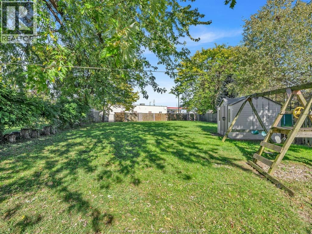 9832 Lynngrove Crescent, Windsor, ON, N8R 1B9 - 38