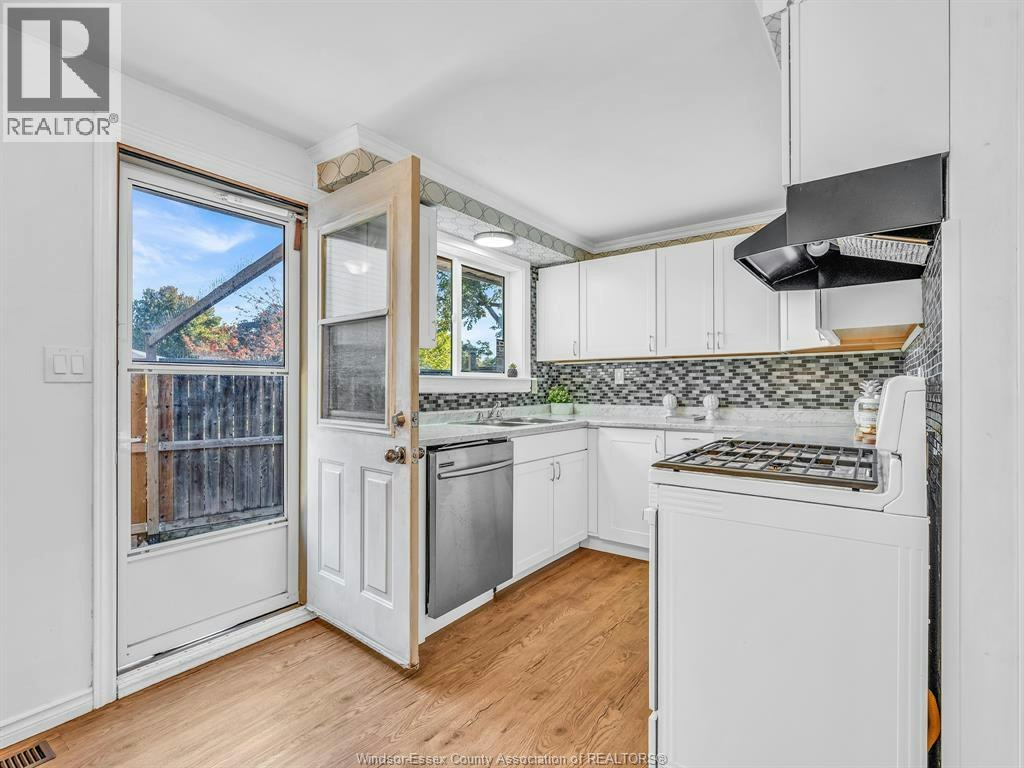 9832 Lynngrove Crescent, Windsor, ON, N8R 1B9 - 14