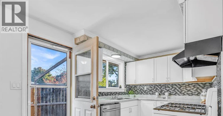 9832 Lynngrove Crescent, Windsor, ON, N8R 1B9 - 14