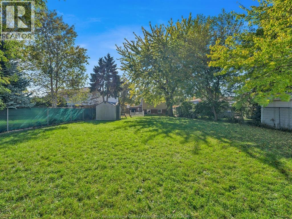 9832 Lynngrove Crescent, Windsor, ON, N8R 1B9 - 41