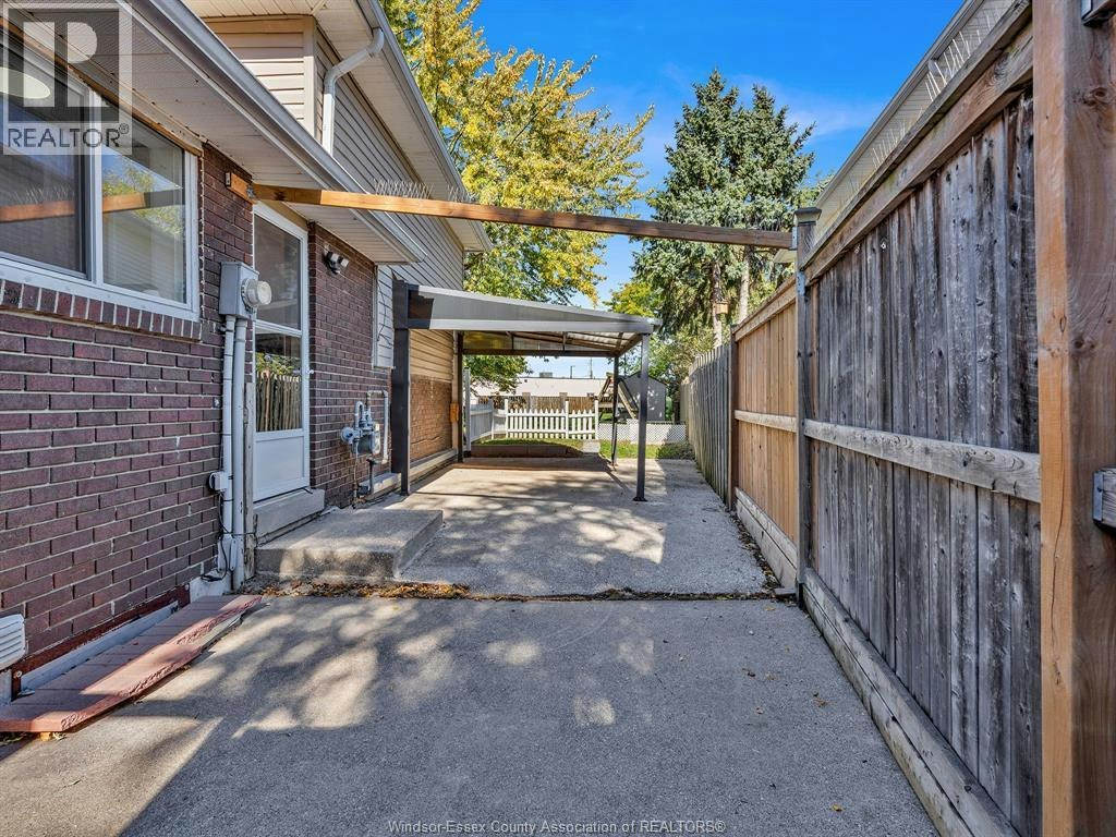 9832 Lynngrove Crescent, Windsor, ON, N8R 1B9 - 35