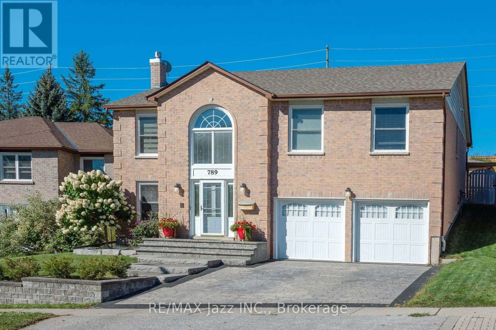 789 Lochness Crescent, Oshawa, ON, L1J 7R2