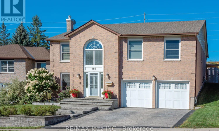 789 Lochness Crescent