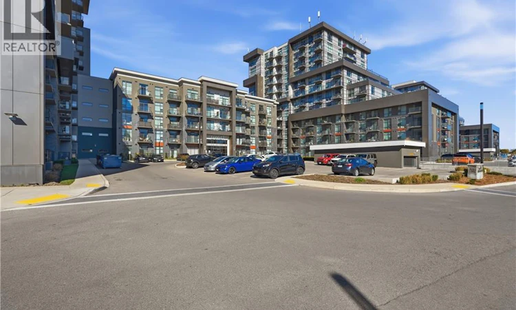 425-450 Dundas Street E