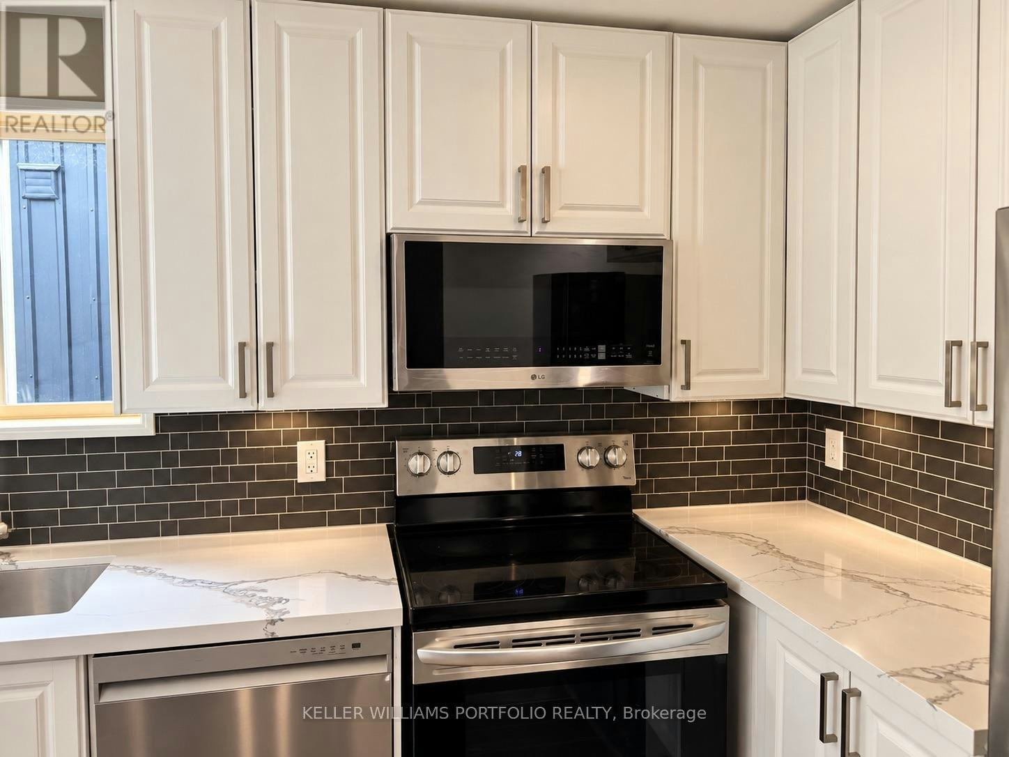 19 Kelvin Avenue, Toronto, ON, M4C 5C7 - 12