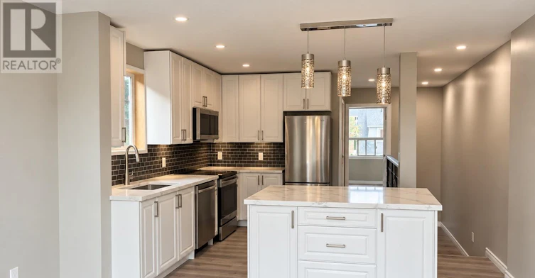 19 Kelvin Avenue, Toronto, ON, M4C 5C7 - 2