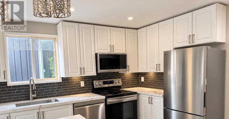 19 Kelvin Avenue, Toronto, ON, M4C 5C7 - 4