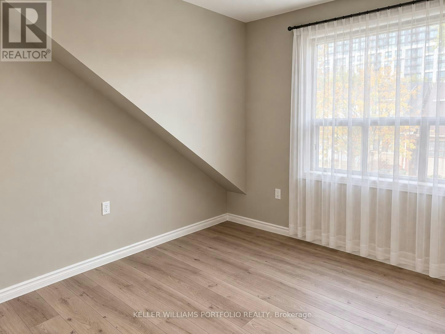 19 Kelvin Avenue, Toronto, ON, M4C 5C7 - 7