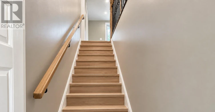 19 Kelvin Avenue, Toronto, ON, M4C 5C7 - 3