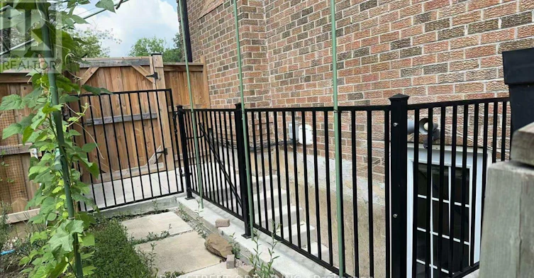 2100 Dunvegan Avenue, Oakville, ON, L6J 6N5 - 2