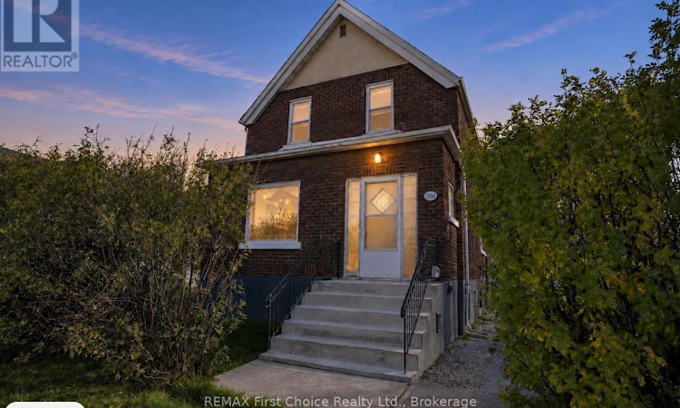 1004 Alberta Street