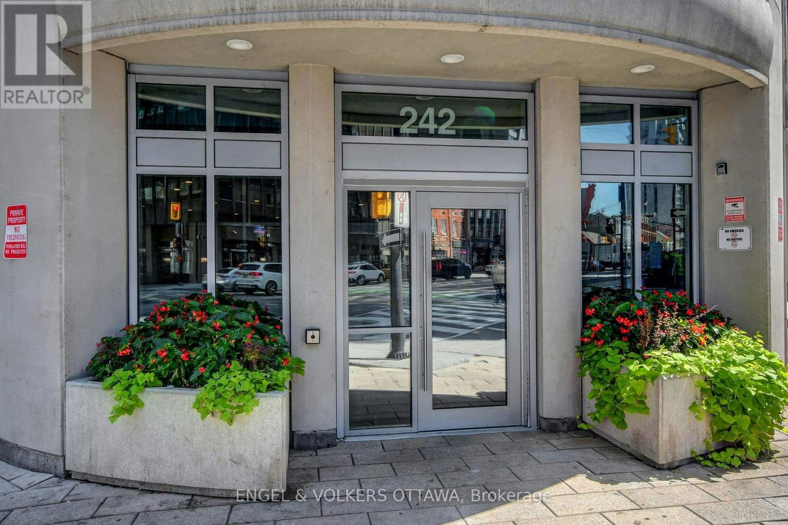 1305-242 Rideau Street, Ottawa, ON, K1N 0B7 - 2