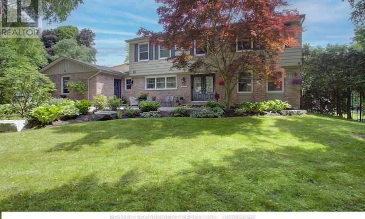 996 Cresthampton Lane