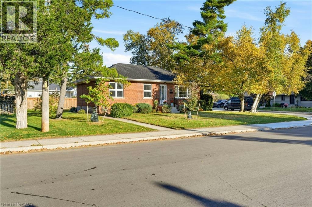 2117 Maplewood Drive, Burlington, ON, L7R 2C6