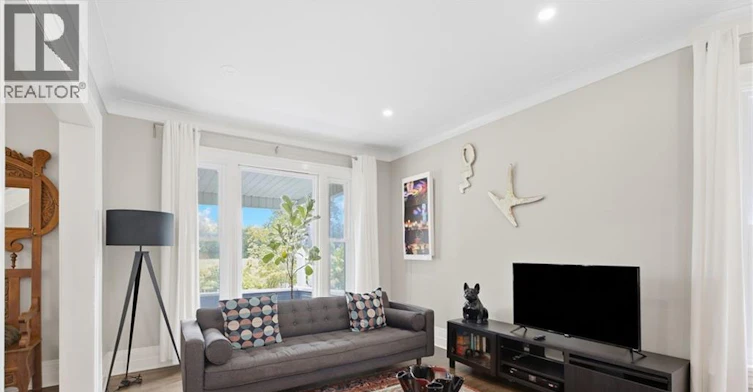 4895 Crysler Avenue, Niagara Falls, ON, L2E 3W5 - 5