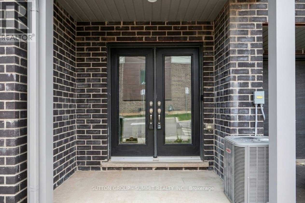 104 Dryden Lane, Hamilton, ON, L8H 0B6