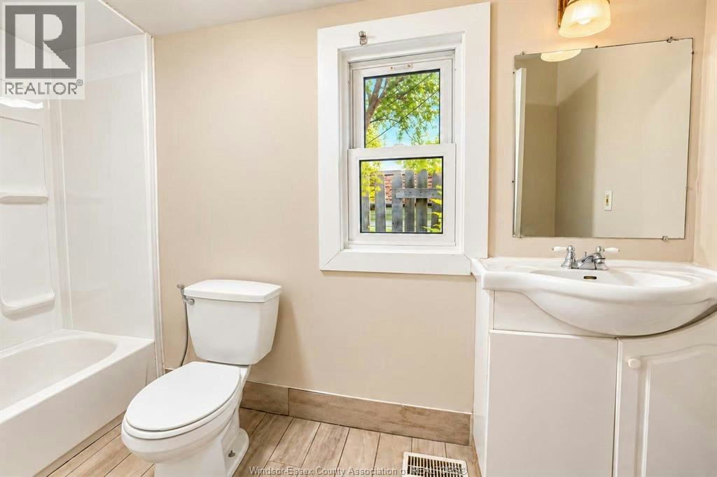 395 Tuscarora Street, Windsor, ON, N9A 3L8 - 25