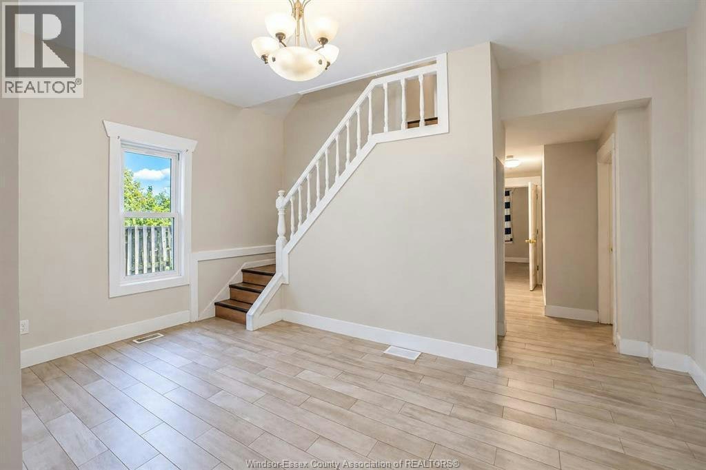395 Tuscarora Street, Windsor, ON, N9A 3L8 - 3