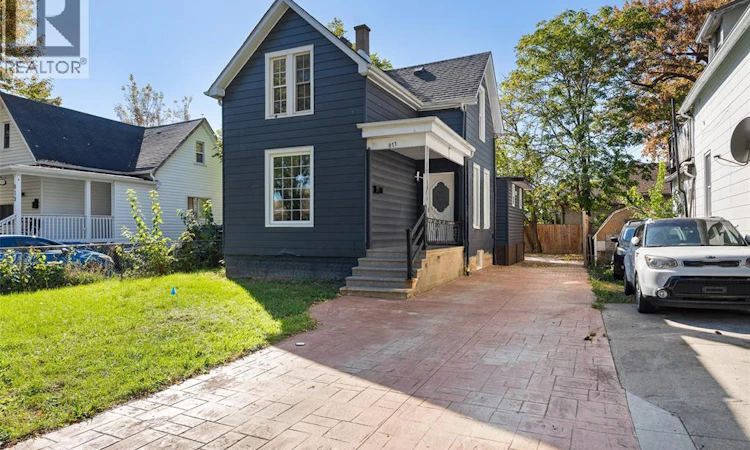 811 Langlois Avenue
