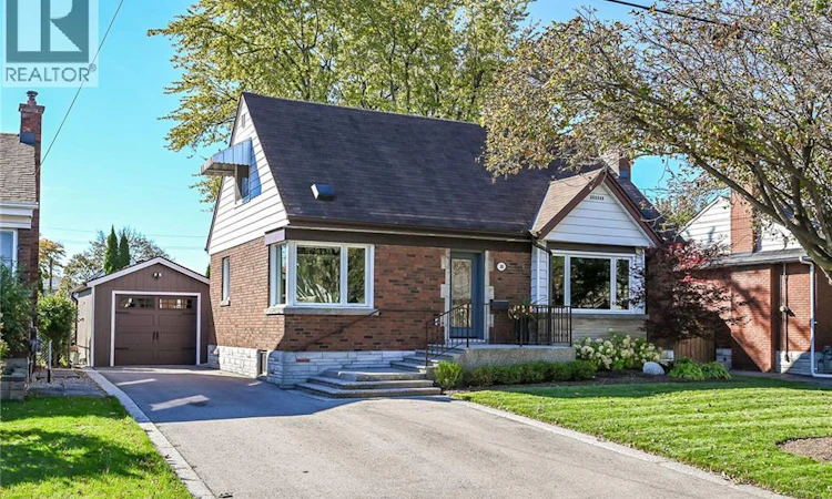 10 Mulock Avenue