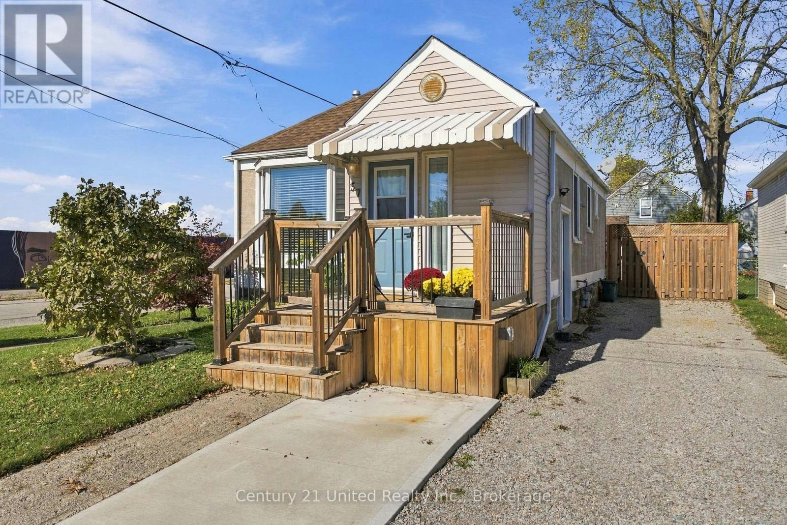 57 Sherwood Avenue, St. Catharines, ON, L2R 1X4