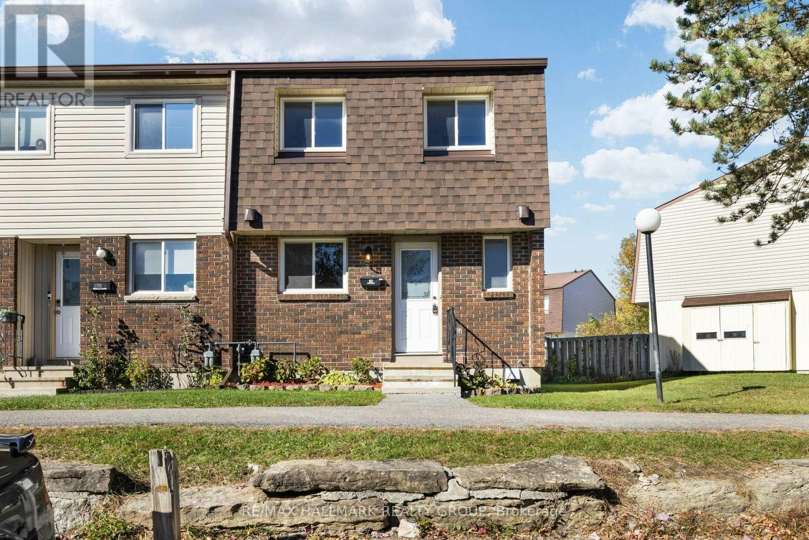 1A Forester Crescent, Ottawa, ON, K2H 8Y1