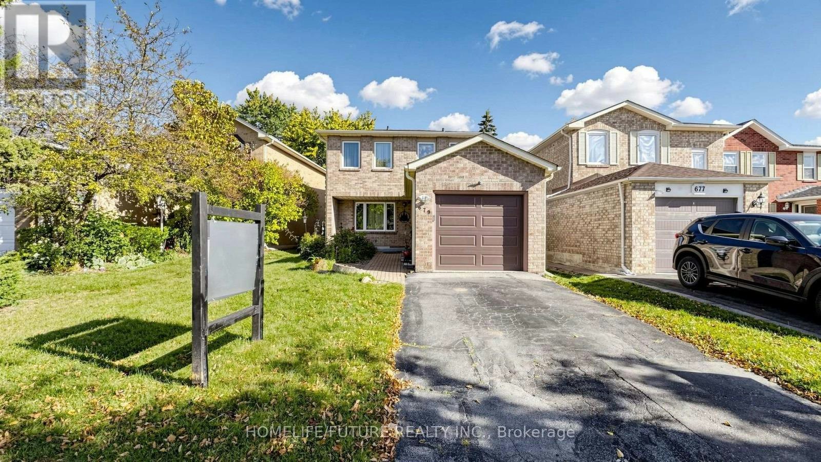 679 Foxwood Trail, Pickering, ON, L1V 3Y1