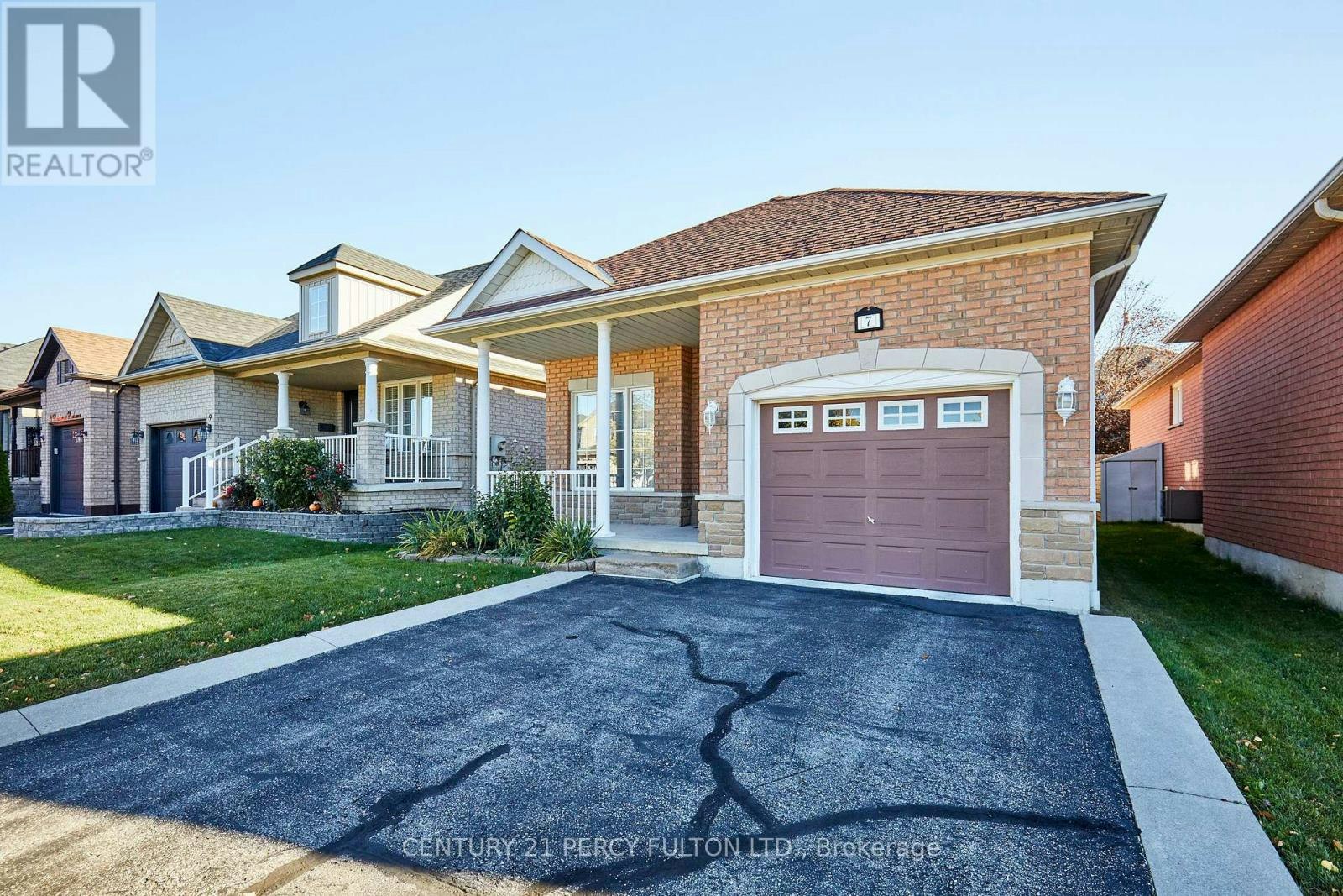 7 Bridlewood Boulevard, Whitby, ON, L1R 3C7