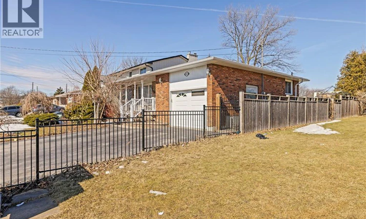 490 Queen Victoria Drive