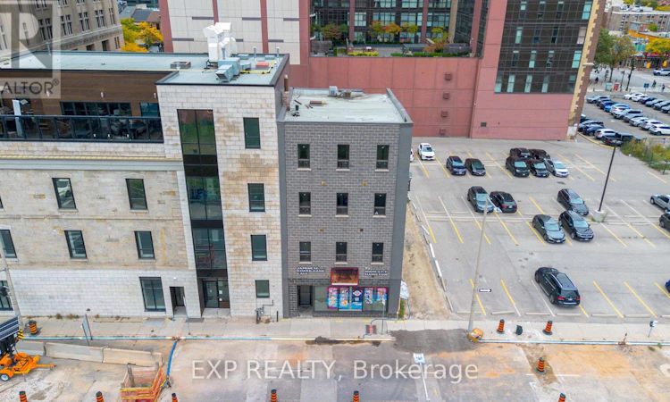 71 Main Street E