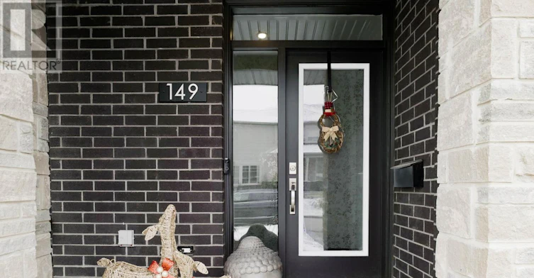 149 Wabikon Crescent, Ottawa, ON, K1X 0H8 - 2