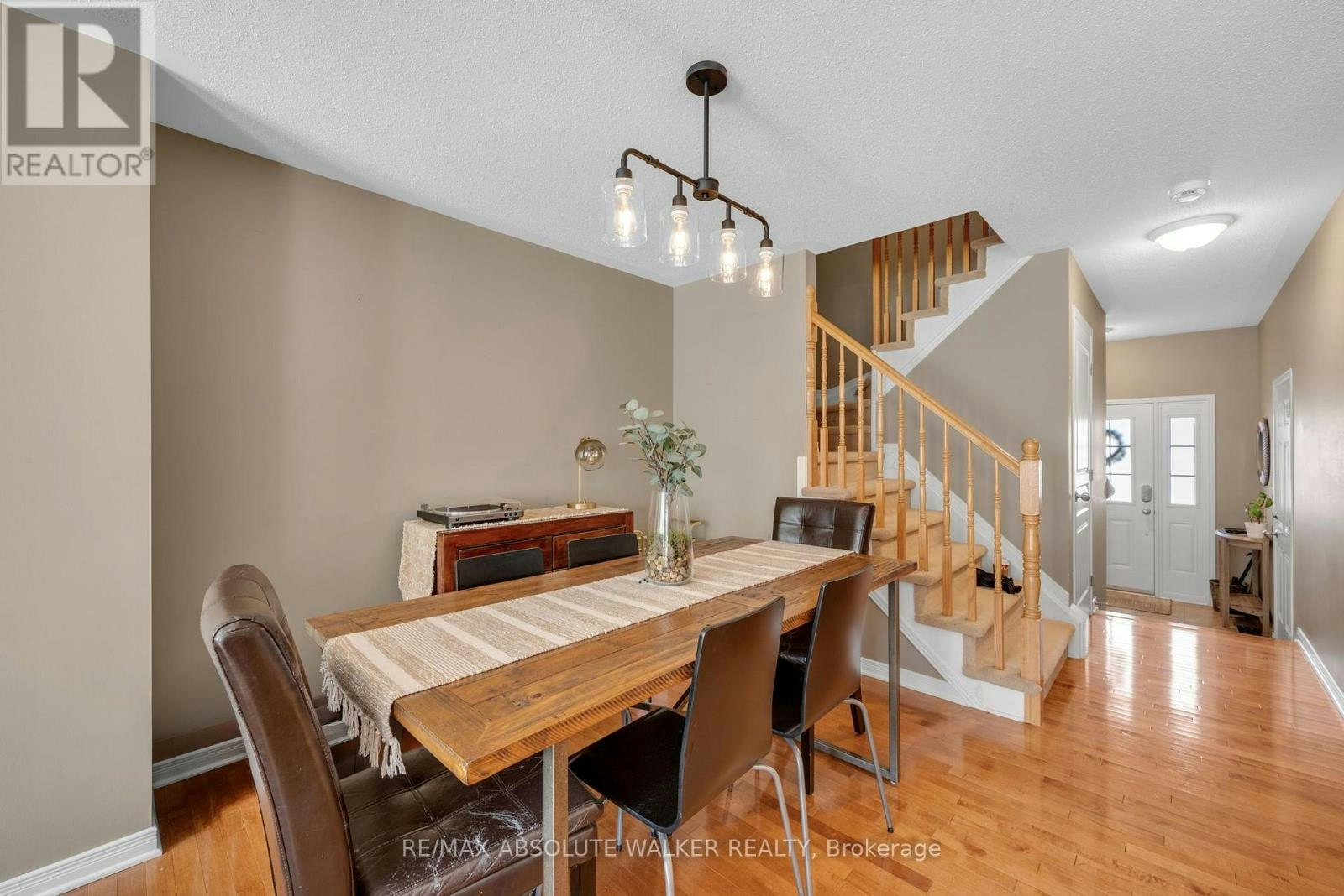 518 Fordell Avenue, Ottawa, ON, K2W 0B4 - 5