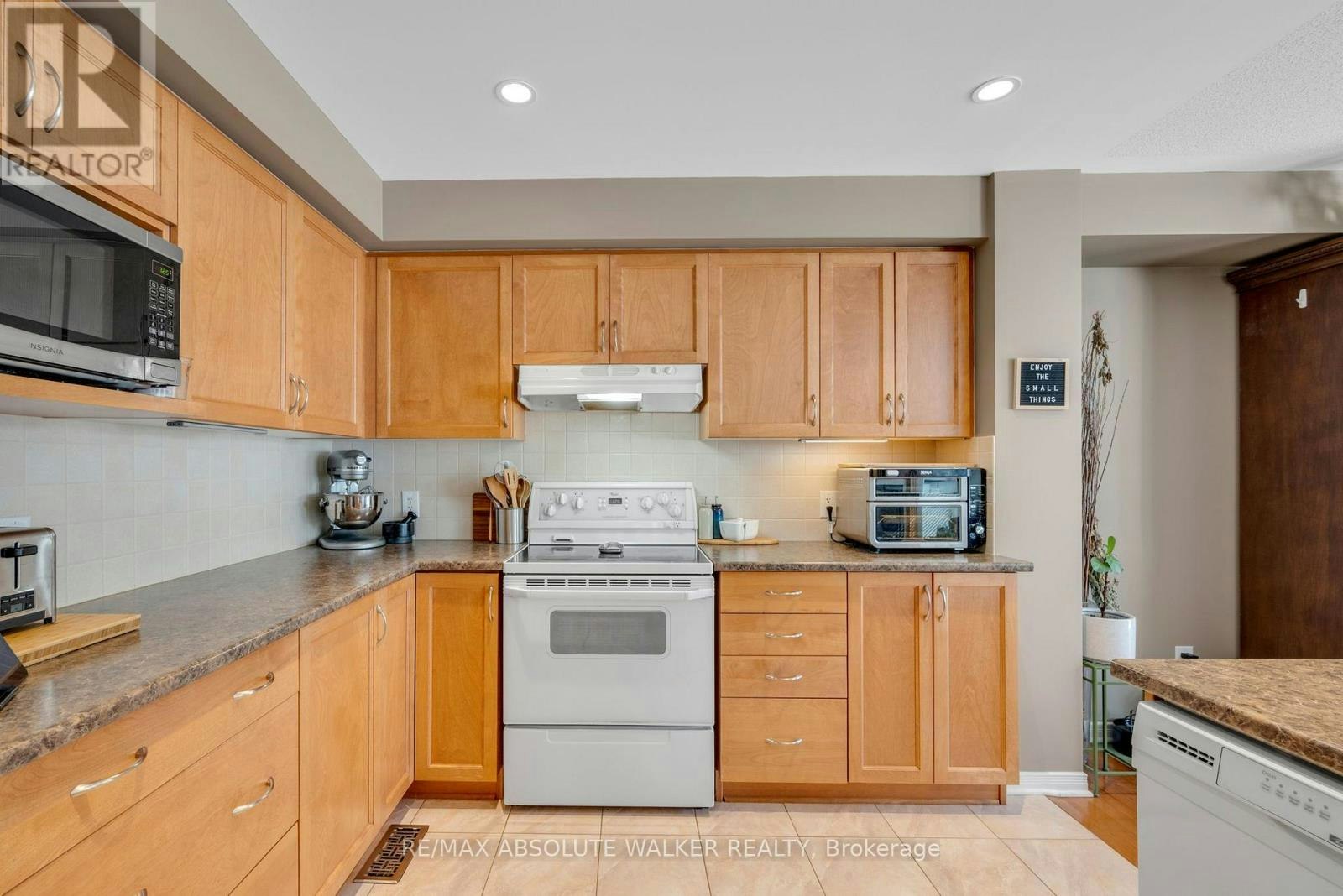 518 Fordell Avenue, Ottawa, ON, K2W 0B4 - 9