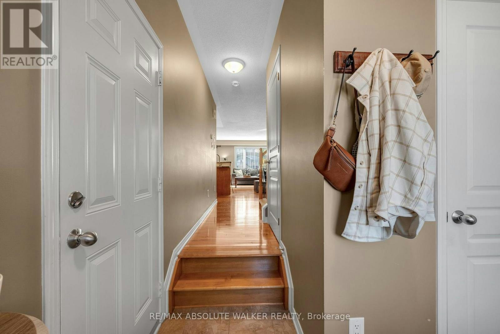 518 Fordell Avenue, Ottawa, ON, K2W 0B4 - 3