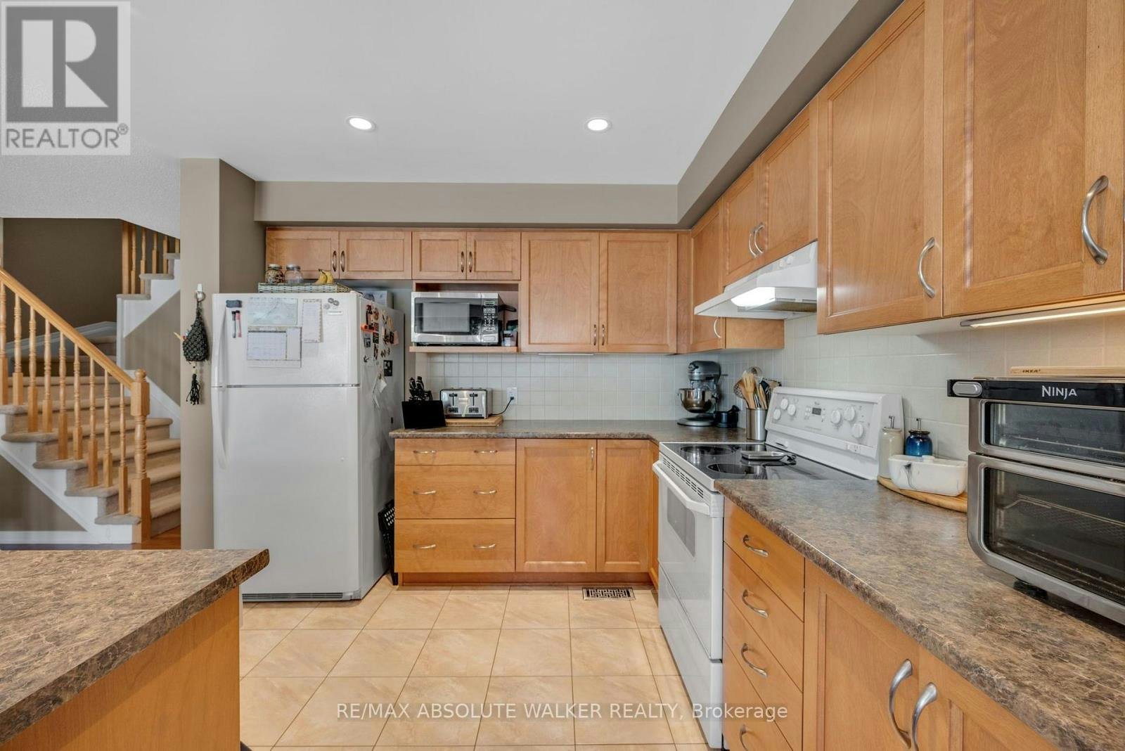 518 Fordell Avenue, Ottawa, ON, K2W 0B4 - 8