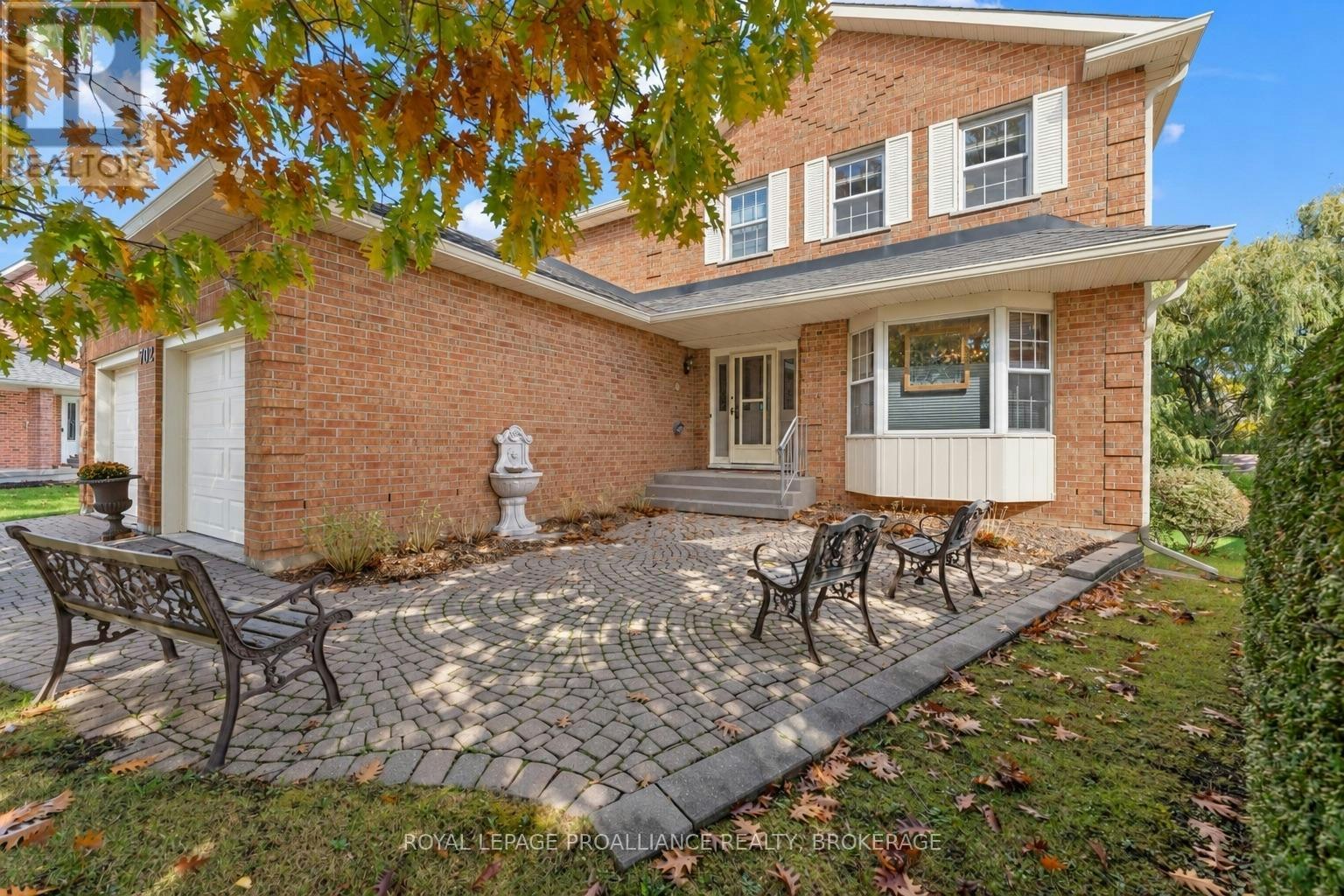 702 Parkside Crescent, Kingston, ON, K7M 8A7