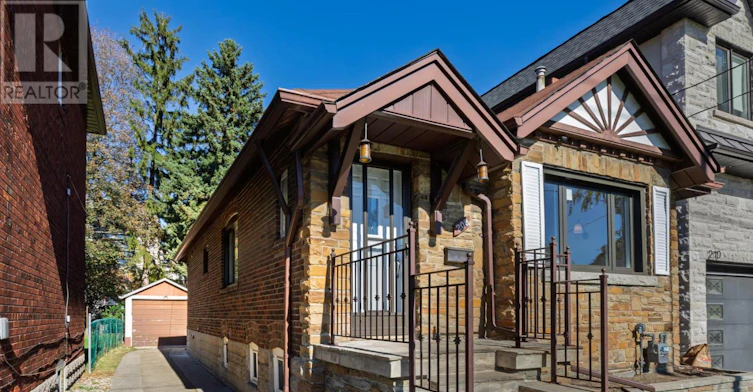 208 Floyd Avenue, Toronto, ON, M4J 2J1 - 31