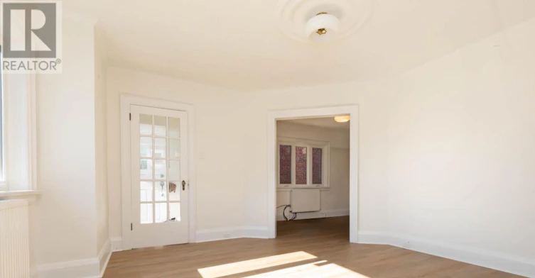 208 Floyd Avenue, Toronto, ON, M4J 2J1 - 5