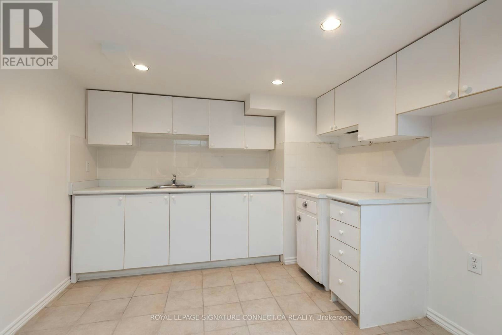 208 Floyd Avenue, Toronto, ON, M4J 2J1 - 26
