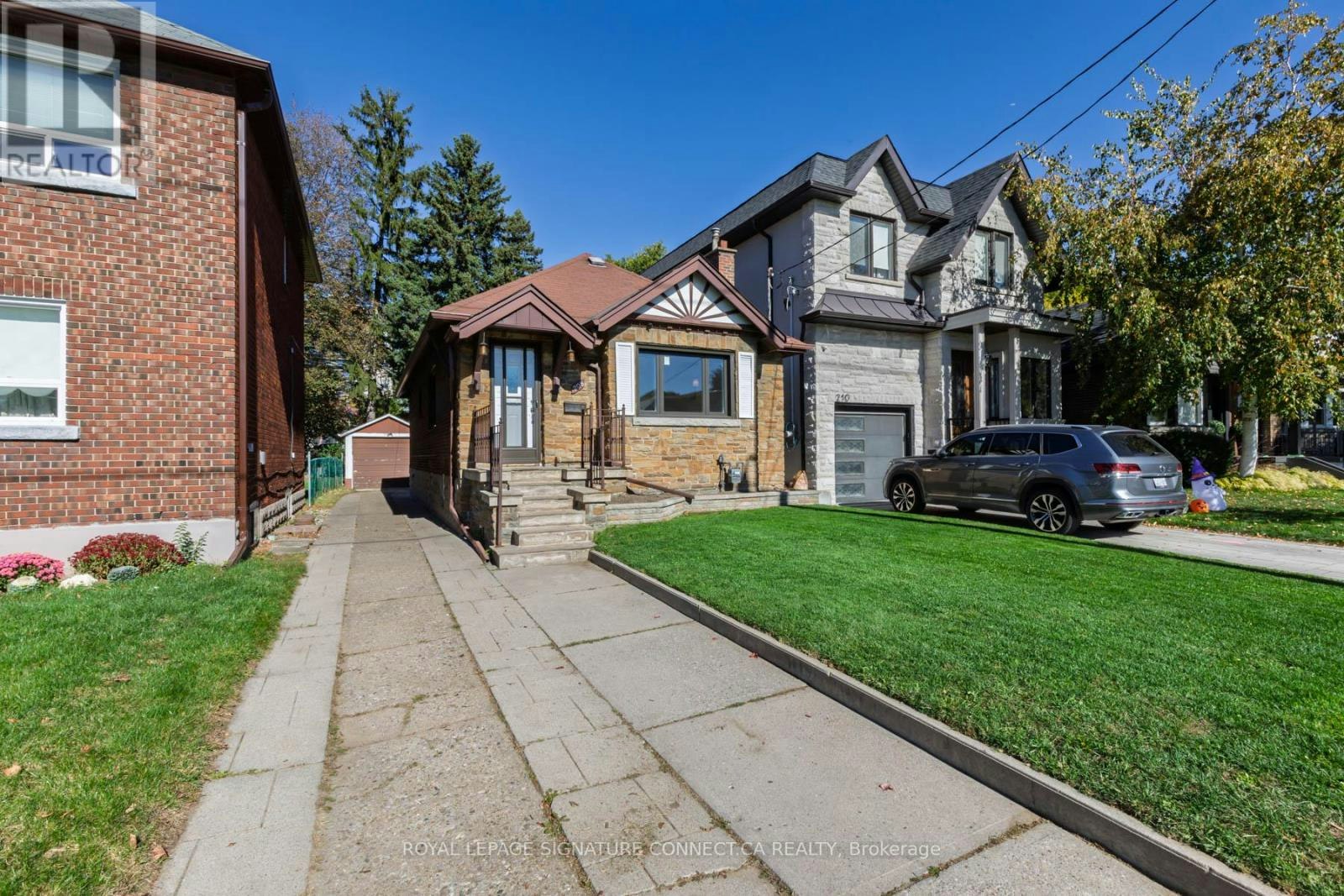 208 Floyd Avenue, Toronto, ON, M4J 2J1 - 2