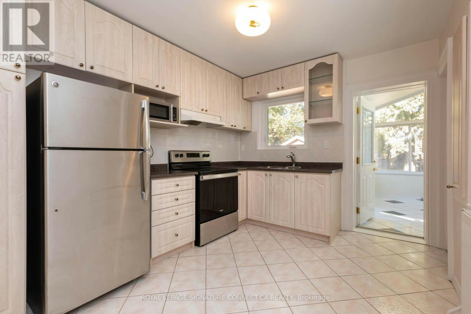 208 Floyd Avenue, Toronto, ON, M4J 2J1 - 9