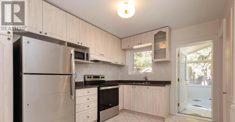 208 Floyd Avenue, Toronto, ON, M4J 2J1 - 9